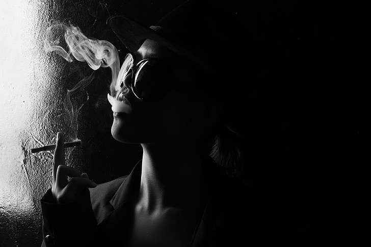 must, sigarettide, tume, suitsu, profiili, portree fotograafia, naine