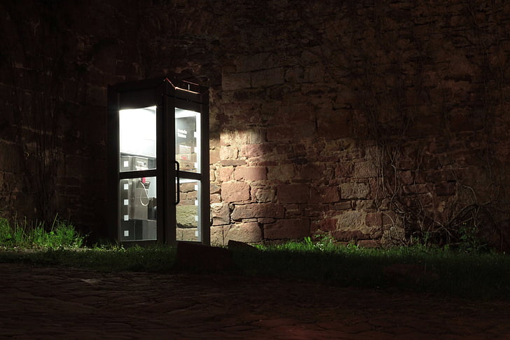 cabina telefònica, fotografia de nit, llum, paret, edifici, solitari, emocions