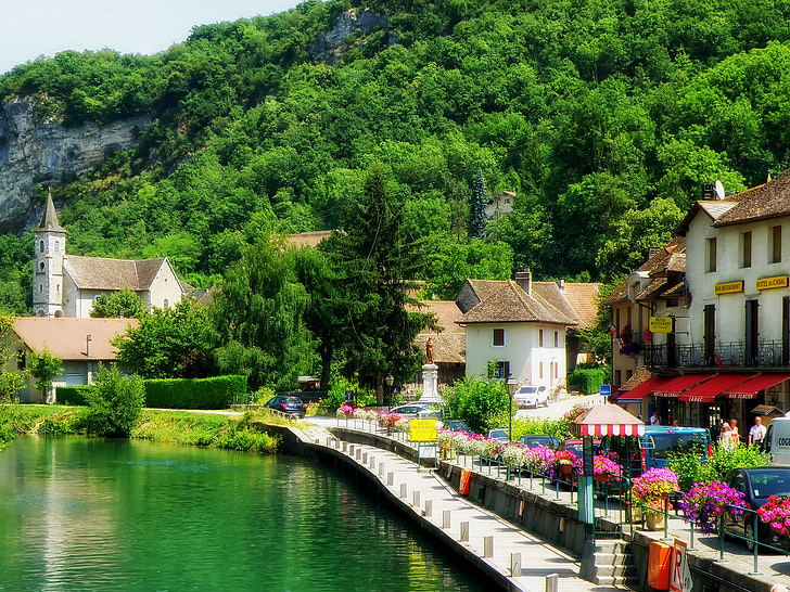 chanaz, Frankrike, byn, floden, reflektioner, blommor, turister