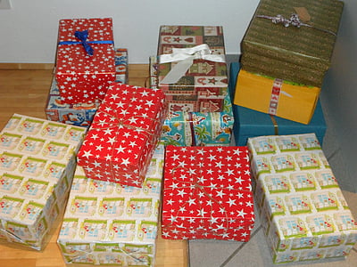 made, gifts, christmas, christmas in a shoe box, packed, wrapping paper, give
