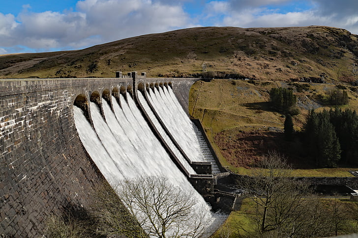 Claerwen, vallée de l’Elan, au pays de Galles, eau, barrage de, réservoir, montagne