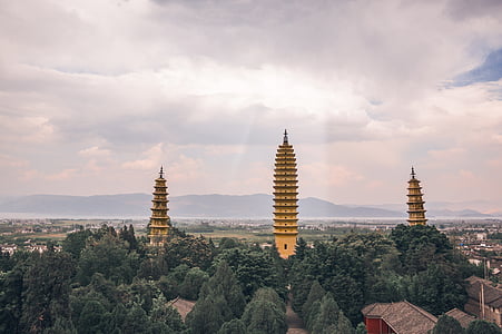 dans la province du yunnan, trois pagodes, lumière, pagode, bouddhisme, l’Asie, architecture