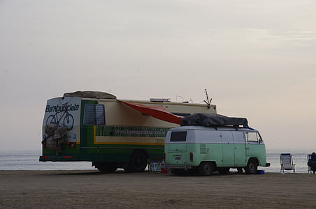 Caravan su una spiaggia, RV su una spiaggia, roulotte, Viaggi, ricreazione, Campeggio, spiaggia
