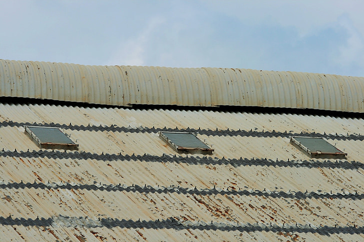 hanger, roof, corrugated iron, corrosion, flaking, elements