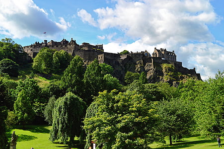 Edinburgh castle, Edinburgh, pils, Skotija, pilsēta, koki, ainava