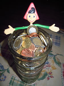vidrio, monedas, dinero, euros, guardar, recoger, Día Mundial del ahorro