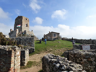 Csesznek, lâu đài, phế tích lâu đài