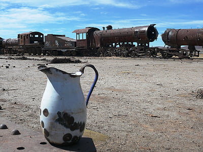 romance, vlak, pokopališče vlakov, lokomotiva, lep dan, Bolivija, vrč