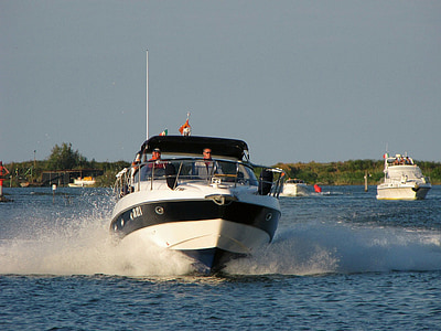 Powerboat, barca, motoscafo, barca a motore