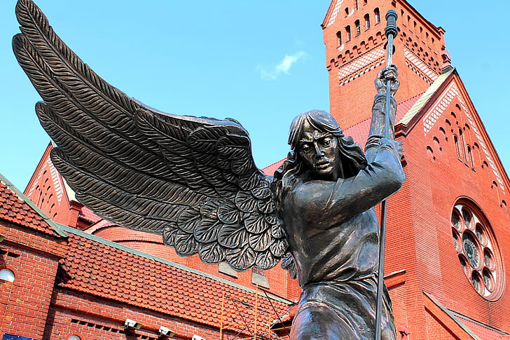 Minsk, Iglesia, Ángel, Monumento, vista de ángulo bajo, estatua de, día