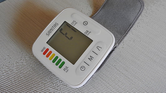 asinsspiediena monitors, uz veselību, sirdsdarbības frekvence, asinsspiediens