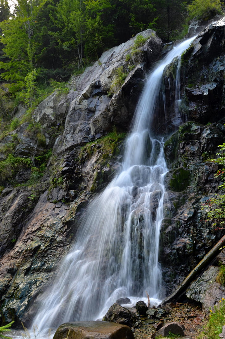 Cascada, cascata di varciorog, i Monti Apuseni, roccia