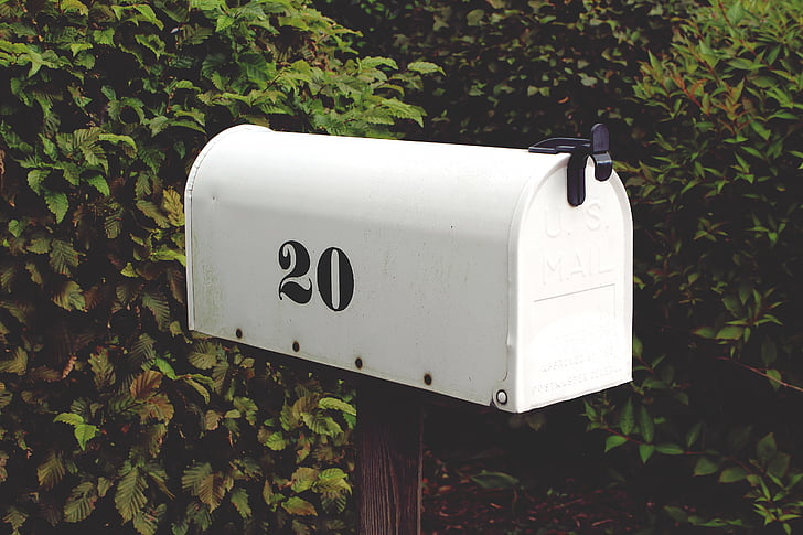 กล่องจดหมาย, หมายเลข, ยี่สิบ, สีขาว, กล่องจดหมาย, จดหมายไปรษณีย์, ตากแดดตากฝน