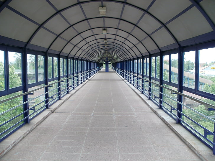 het platform, brug, kruising, passage, voetgangers, perspectief, structuur