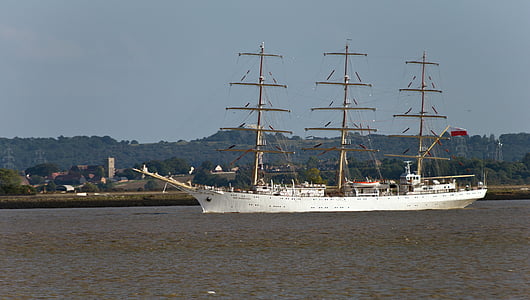 navire, Polonais, Dar mlodiezy, formation de voile, estuaire de la Tamise, UK