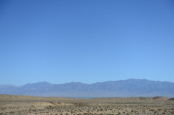 Distant hills, Avaa, Desert