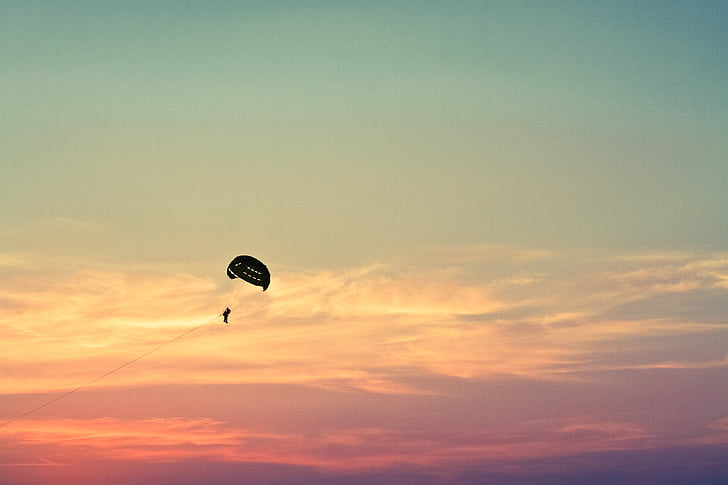 silueta, persona, paracaigudes, aire, posta de sol, cel, viatges
