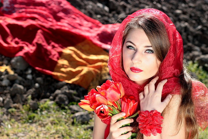 dievča, o, červená, modré oči, tulipány, zvodná, Jedna mladá žena len