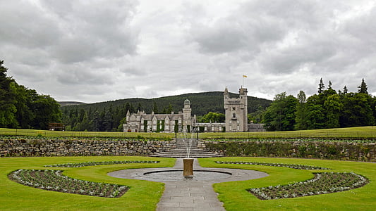 苏格兰, 阿伯丁郡, 迪伊塔尔, 巴尔莫勒尔城堡, 度假坐在伊丽莎白女王, 城堡, 老