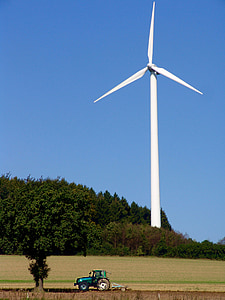 tractor, revolució energètica, molinet de vent, energia eòlica, turbina de vent, windräder, energia eòlica