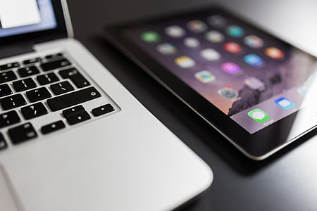 plata, iPad, al costat de, MacBook, Pro de, negre, superfície