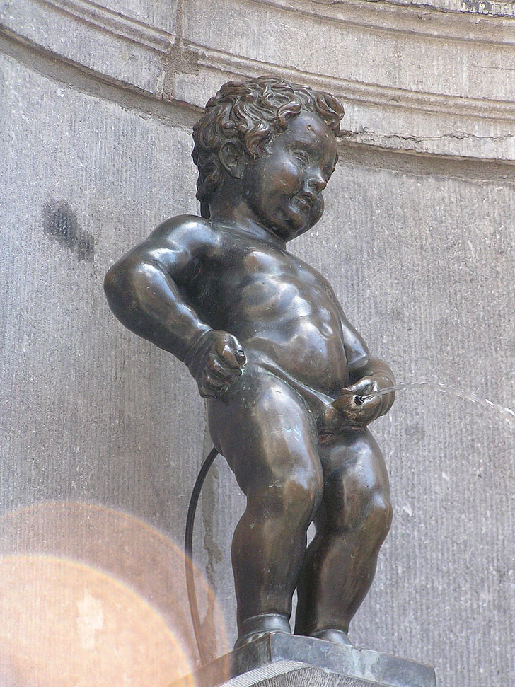 Manneken pis, Belgija, u Bruxellesu, siusiający dječak, dječak, spomenik
