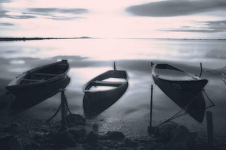 Boot, See, Wasser, schwarz / weiß, Kontrast, ruhiges Wasser, Reflexion