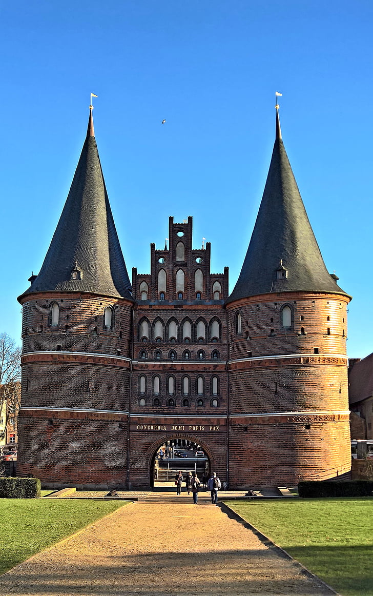 hansastaden Lübeck, Holstentor, även holstein tor, landmarken av lübeck, stadsport, från den gamla stadsgränsen, sengotiska