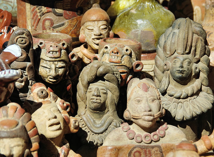 Guatemala, marché, figurines, statues, poterie, Chichicastenango, etal