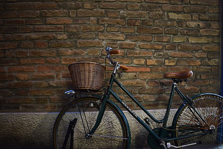 negro, ciudad, bicicleta, cesta, que se inclina, ladrillo, pared