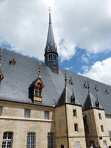 Beaune, Francúzsko, Burgundy, stredovek, hospic, Hotel de dieu, strecha