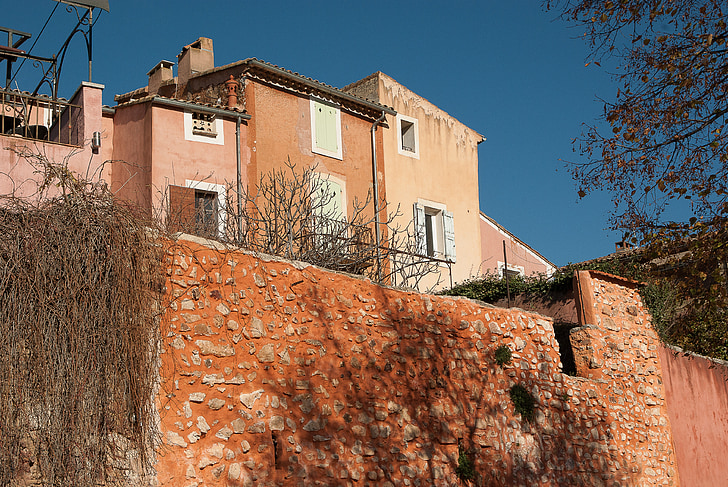 France, Lubéron, Roussillon, façades