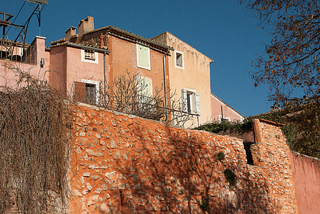 França, Lubéron, Roussillon, fachadas