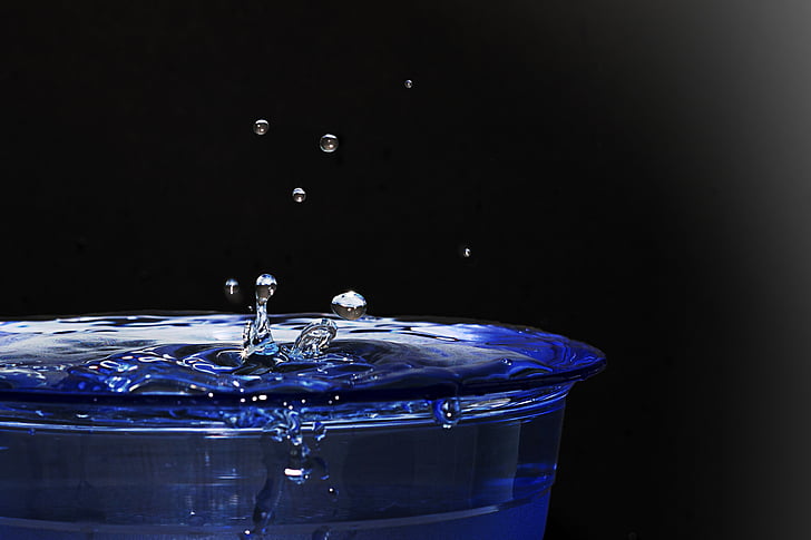 vatten, DROPP, blå, hochspringender hög drop, släpp, stänk, närbild