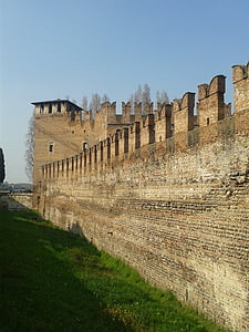 Castelvecchio'yu, duvarlar, karatavuk, Verona
