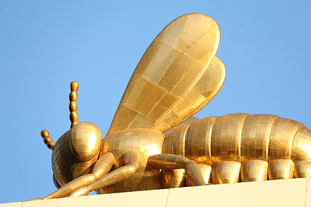golden bee, bee, gold, statue, eureka skydeck 88 tower, melbourne, skyscraper