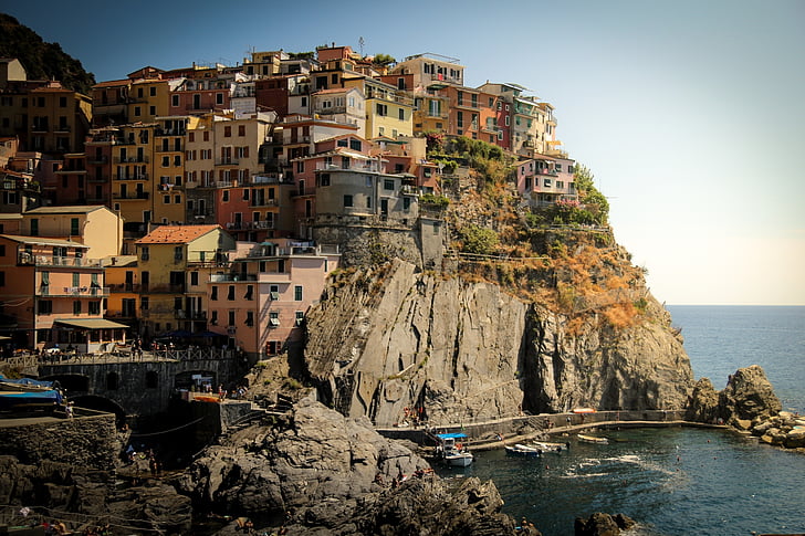 Italië, huizen, Bergen, heuvels, Appartementen, het platform, rotsen
