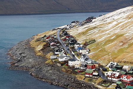 Foroyar, Färöarna, ön, färgglada hus