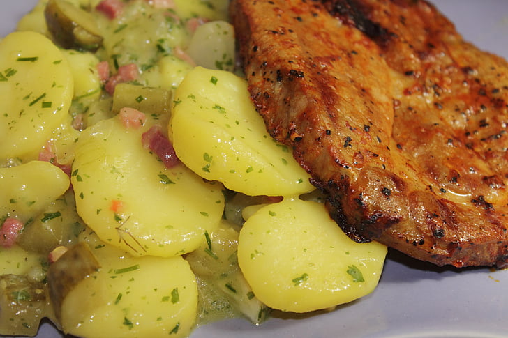 kartupeļu salāti, gaļa, desa, ēst, cepts, mērce, pusdienas