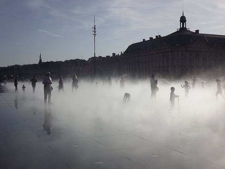 Bordeaux, Đài phun nước, sương mù, nước, mọi người, trẻ em, chơi
