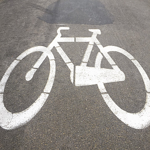 pista ciclabile, segnaletica, biciclette