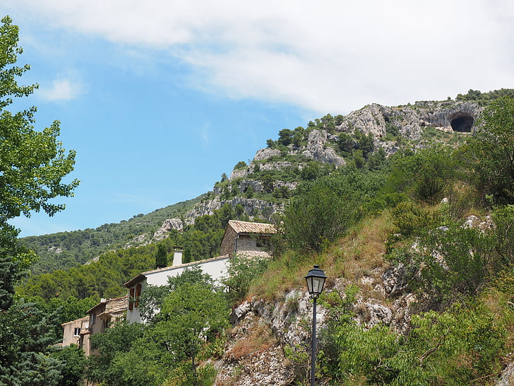 Fontaine-de-vaucluse, miljö, bergen, bergvägg, grottor, byn, gemenskapen