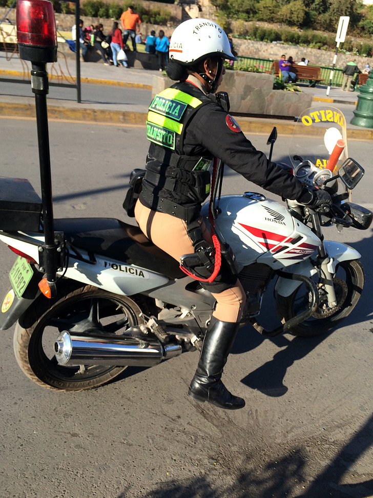polisi, lima, Moto membaca, wanita, Sepeda, dalam Layanan