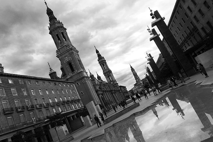 medja, Zaragoza, mesto, arhitektura, znan kraj, črno-belo, urbano prizorišče