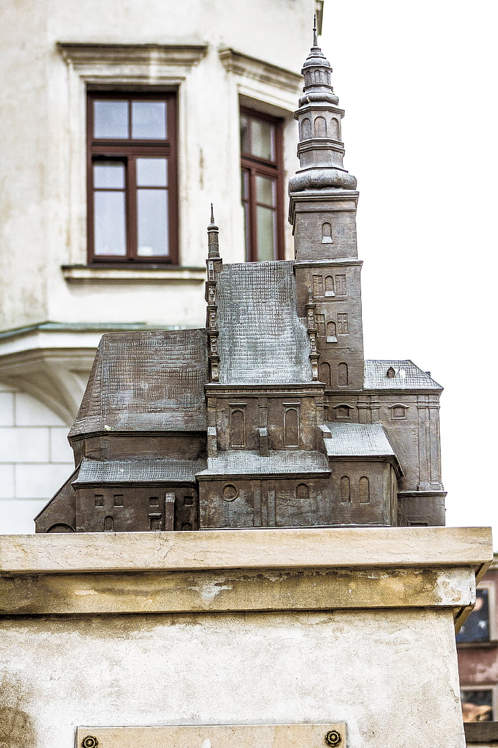Lublin, monument, maquette, carré après l’église paroissiale, la vieille ville, Pologne, architecture