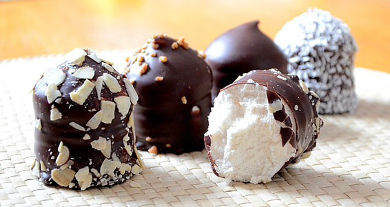 шоколадови бонбони, mohrenkopf, Сладко, schokoschaumkuss, сладка целувка, вкусни, деликатес