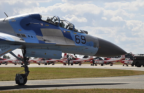 das Flugzeug, Su-27, Su27, zeigt, Airshow, Landung, Motoren