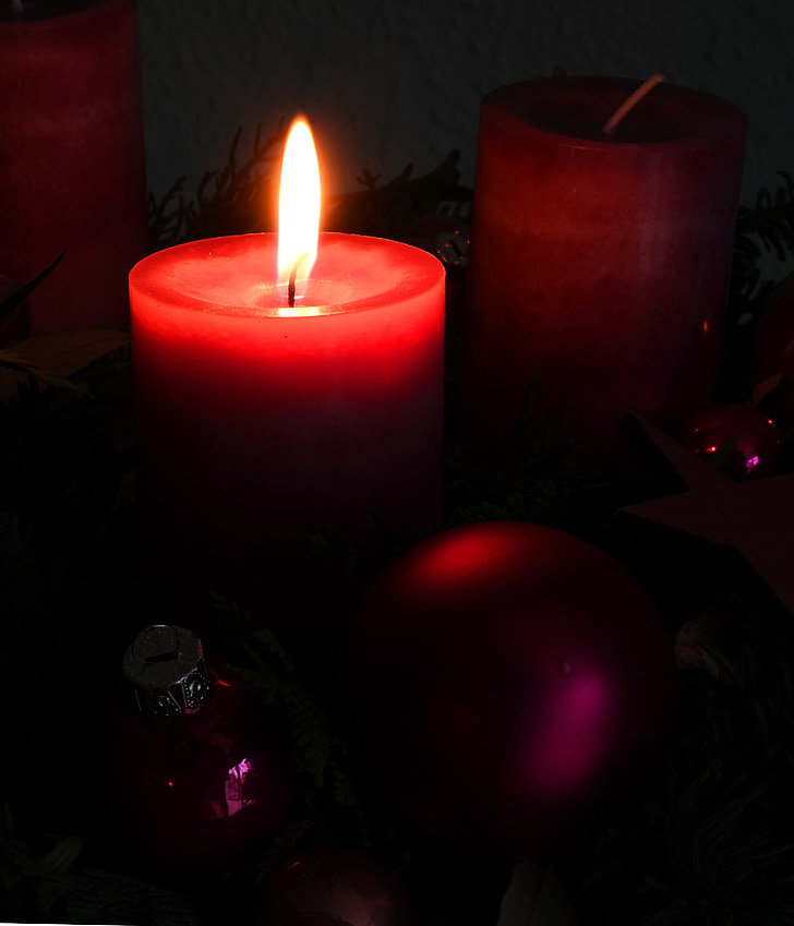 Corona de Adviento, llegada, Navidad, vela, llama, meditativa, rosa