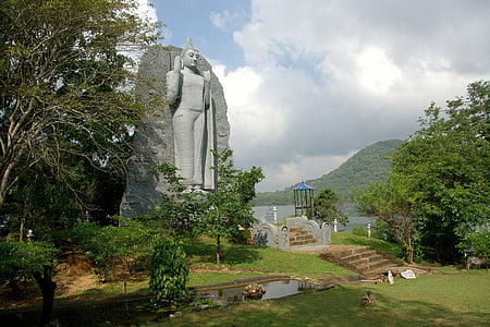 šventykla, statula, ežeras