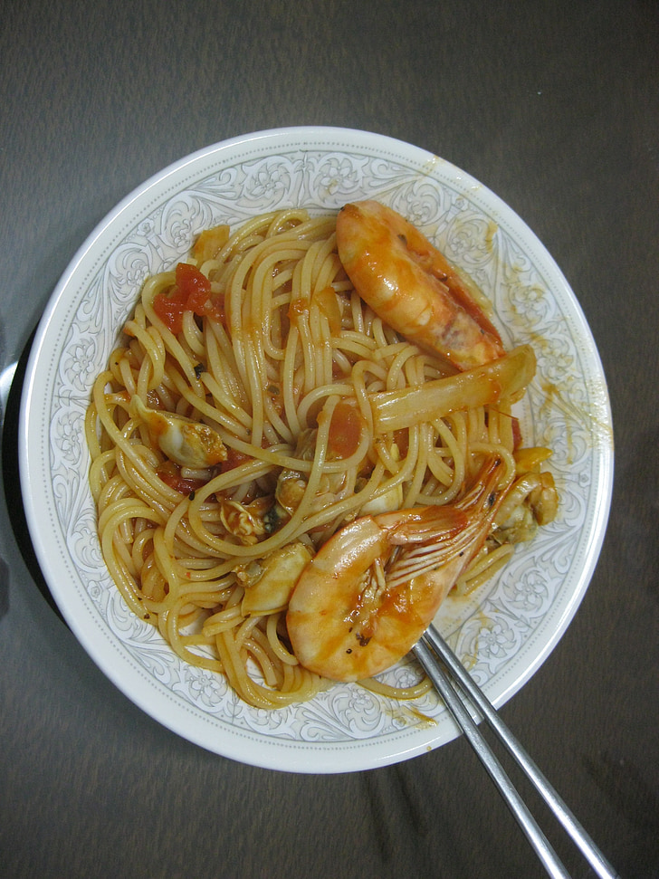 špagety, Krevety, škeble, tomatová omáčka, Pokud, Mořské plody, deska